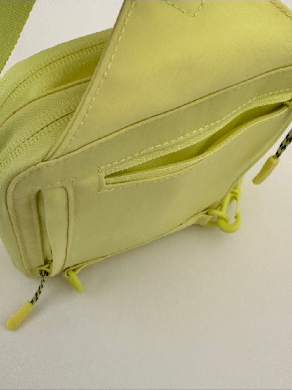 BEIS Sport Sling Crossbody Bag - Picture 4 of 13